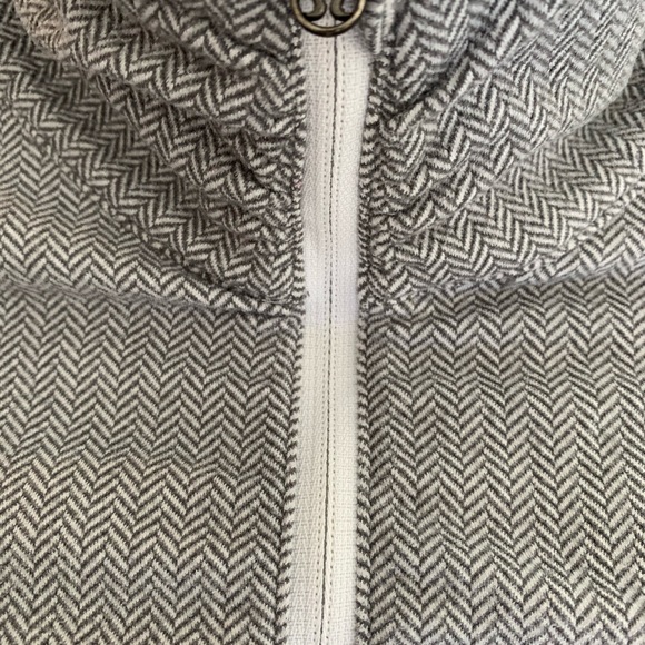 Lululemon women’s 3/4 zip - size 8 - Picture 3 of 8